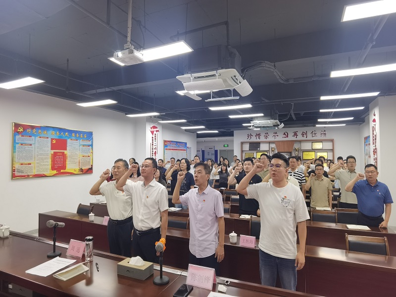 1751535548121005.jpg 入党宣誓.jpg