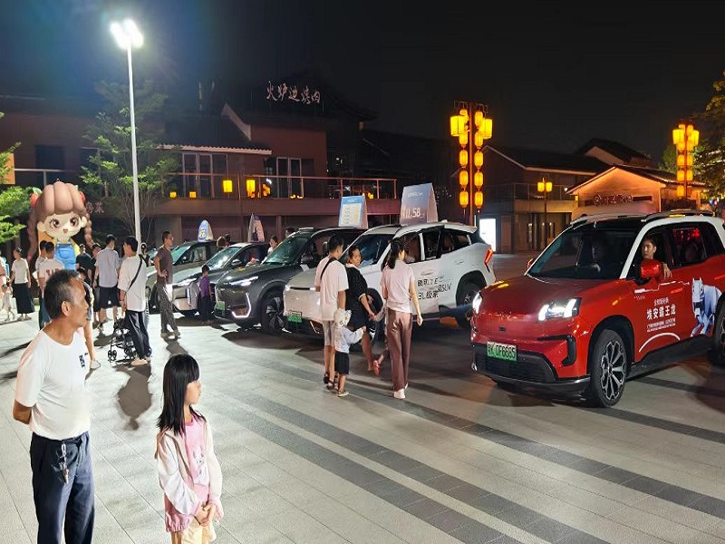 1757922377446798.jpg 汽车夜市现场.jpg